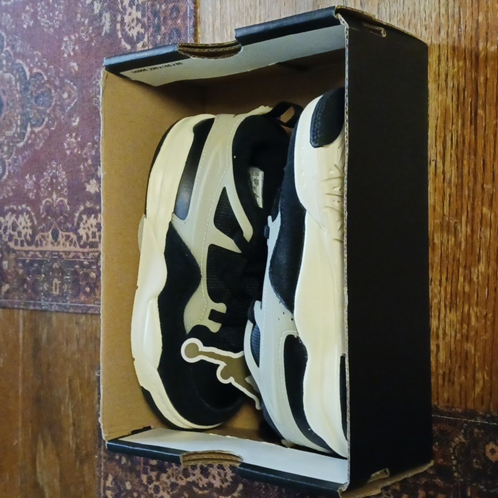 Jordon 4 Rm Shoes - Picture 6 of 6